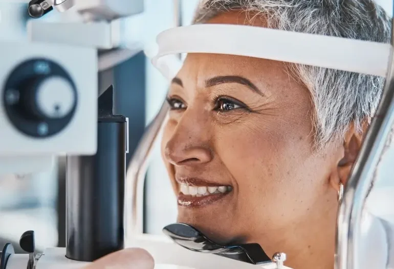 senior eye exam for cataracts
